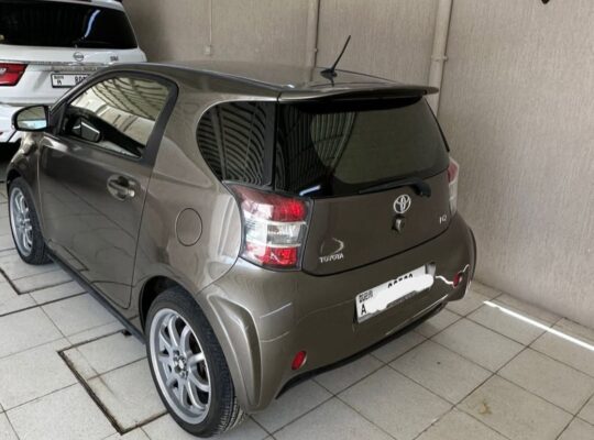 Toyota IQ 2011 full option imported