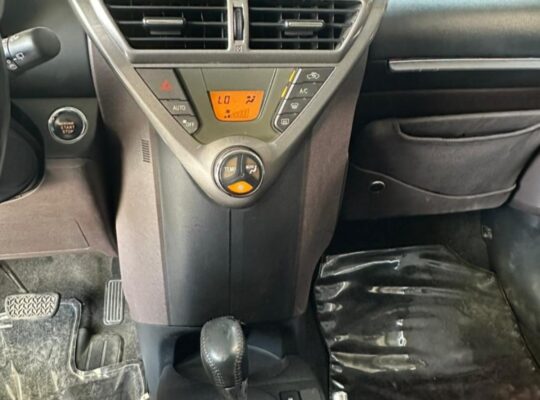 Toyota IQ 2011 full option imported