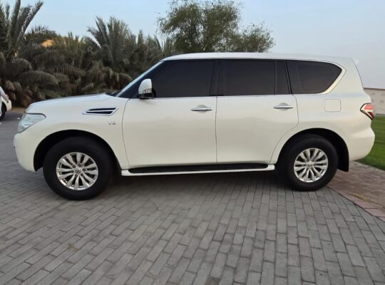 Nissan patrol SE 2015 mid option Gcc