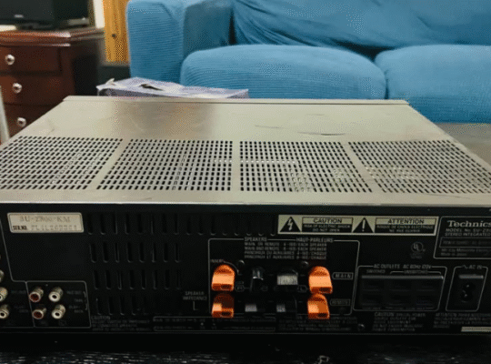 Technics stereo amp 100 W per channels for sale