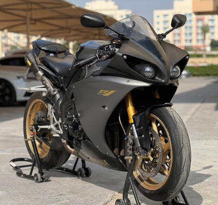 Yamaha R1 YZF 1000cc 2009 GCC clean title for sale