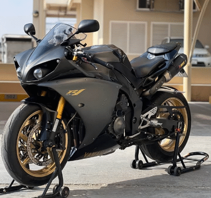 Yamaha R1 YZF 1000cc 2009 GCC clean title for sale