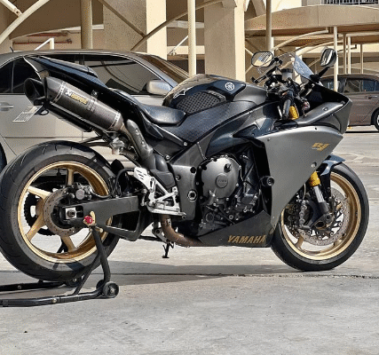 Yamaha R1 YZF 1000cc 2009 GCC clean title for sale