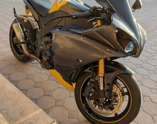 Yamaha R1 2009 in good condition for sale