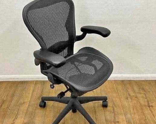 Herman Miller Aeron Chair Good Condition For Sale