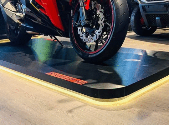 Bike plateforms with laminate and LED light for sa