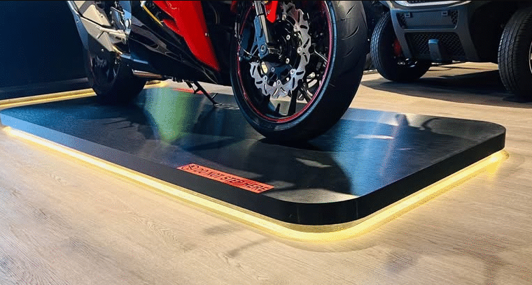 Bike plateforms with laminate and LED light for sa