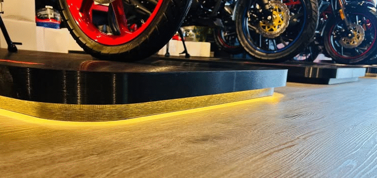 Bike plateforms with laminate and LED light for sa