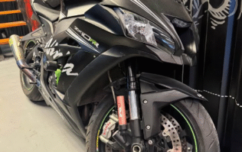 KAWASAKI ZX10-RR 2017 In excellent condition for s