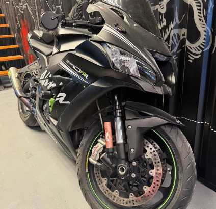 KAWASAKI ZX10-RR 2017 In excellent condition for s