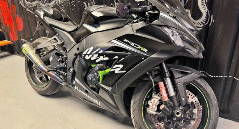 KAWASAKI ZX10-RR 2017 In excellent condition for s
