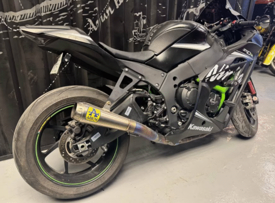 KAWASAKI ZX10-RR 2017 In excellent condition for s