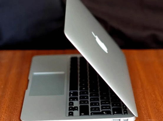 MacBook Air Core i5. 1.6GHZ’ For Sale’