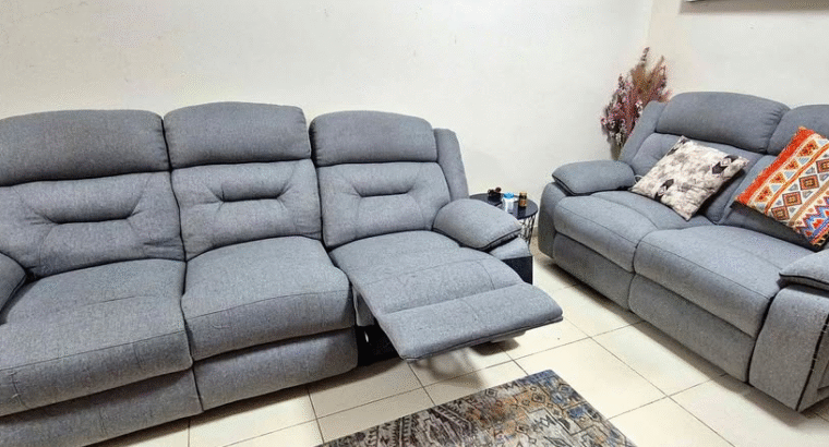 Recliner from homes r Us 3+2seater for sale