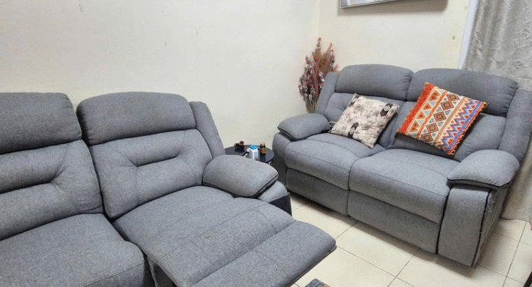 Recliner from homes r Us 3+2seater for sale