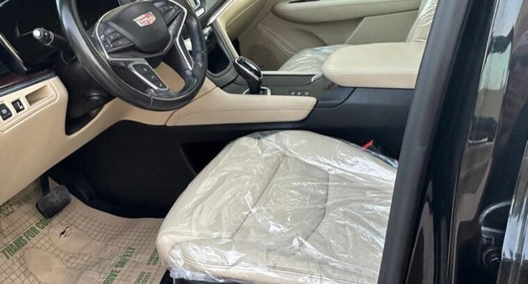 Cadillac XT5 full option 2019 USA IMPORTED