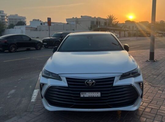 Toyota Avalon Limited Gcc 2022 black Edition