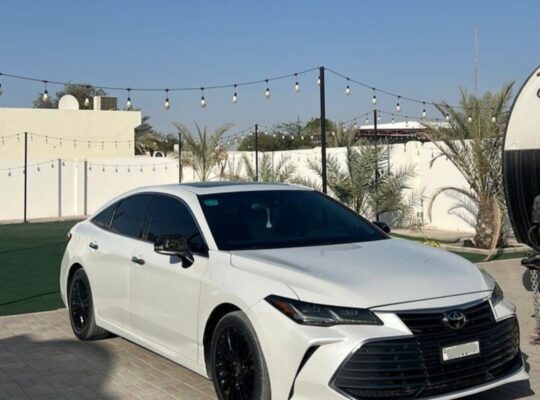 Toyota Avalon Limited Gcc 2022 black Edition