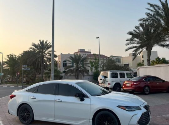 Toyota Avalon Limited Gcc 2022 black Edition