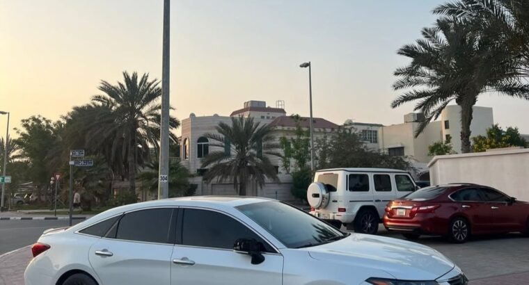 Toyota Avalon Limited Gcc 2022 black Edition