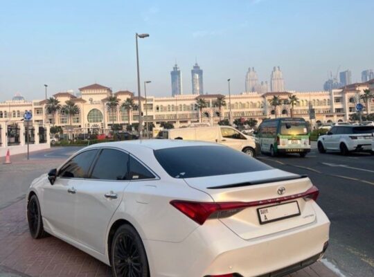 Toyota Avalon Limited Gcc 2022 black Edition