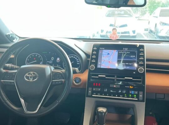 Toyota Avalon Limited Gcc 2022 black Edition