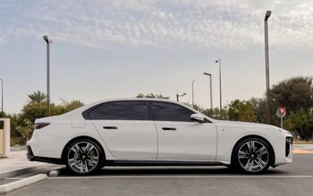 BMW 760i X Drive 2023 Gcc full option