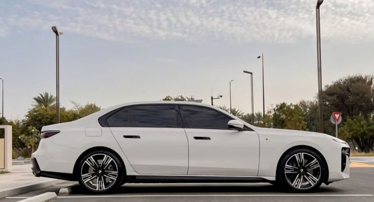 BMW 760i X Drive 2023 Gcc full option