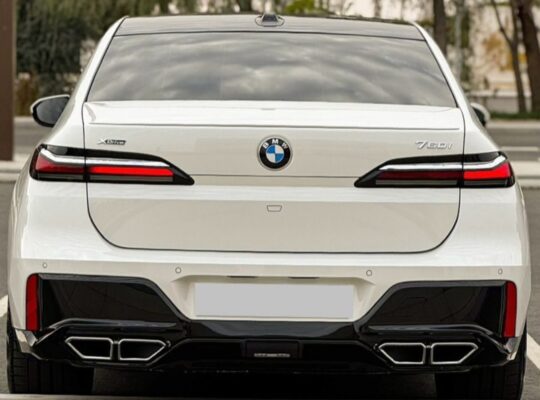 BMW 760i X Drive 2023 Gcc full option