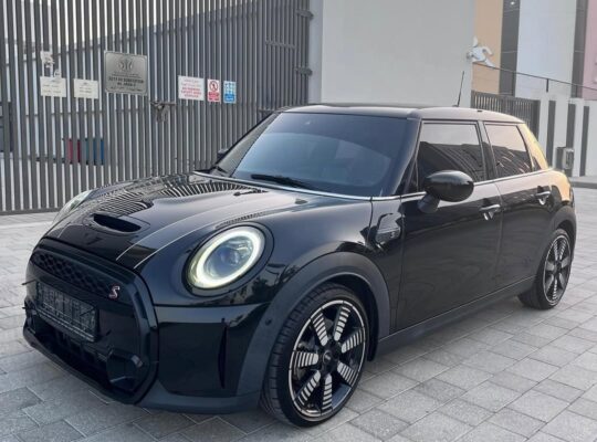 Mini Cooper S 2022 Gcc fully loaded