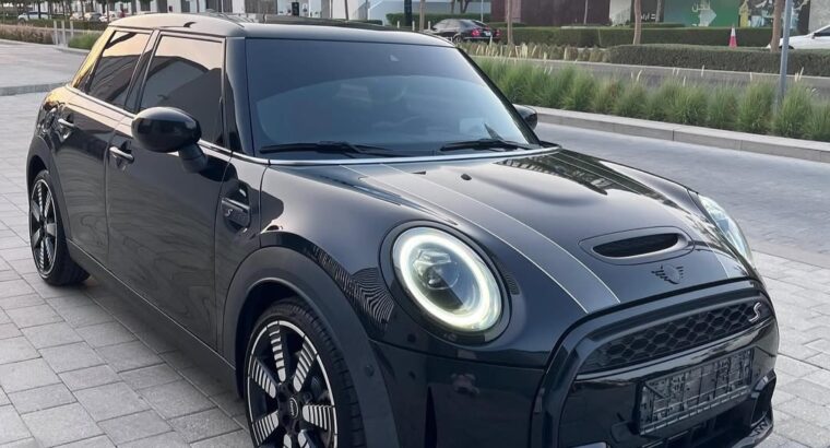 Mini Cooper S 2022 Gcc fully loaded