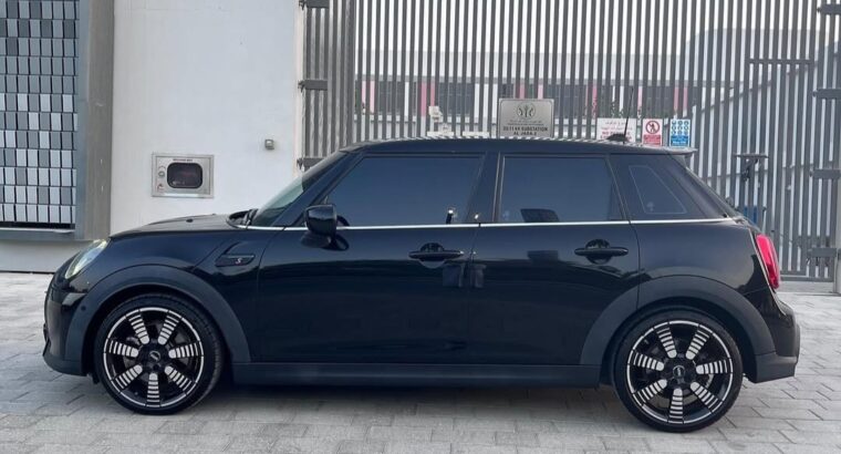 Mini Cooper S 2022 Gcc fully loaded