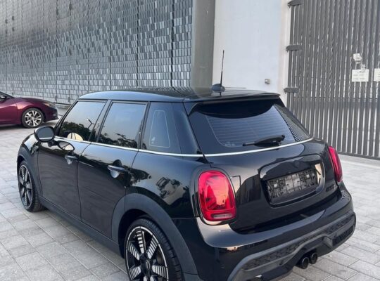 Mini Cooper S 2022 Gcc fully loaded