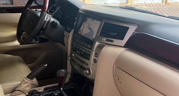 Lexus LX570 full option 2013 Gcc
