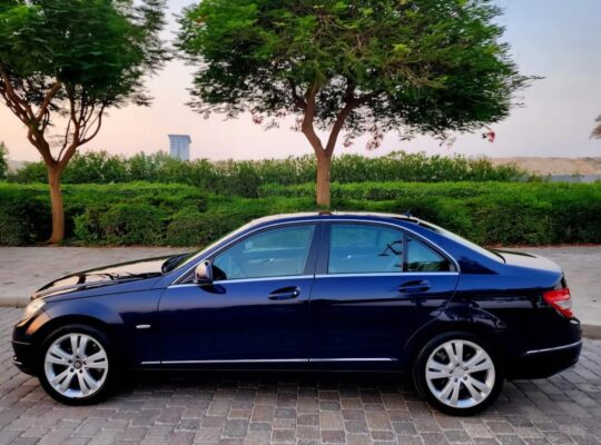 Mercedes C200 in good condition 2008 Gcc