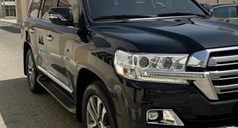 Toyota Land cruiser VXR 5.7L full option 2018