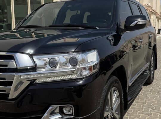 Toyota Land cruiser VXR 5.7L full option 2018