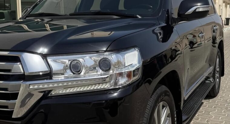 Toyota Land cruiser VXR 5.7L full option 2018