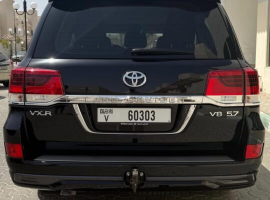 Toyota Land cruiser VXR 5.7L full option 2018