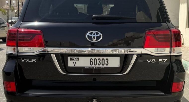 Toyota Land cruiser VXR 5.7L full option 2018