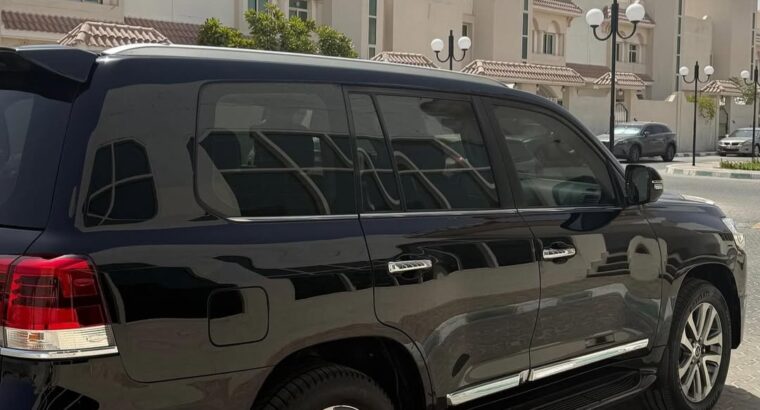 Toyota Land cruiser VXR 5.7L full option 2018