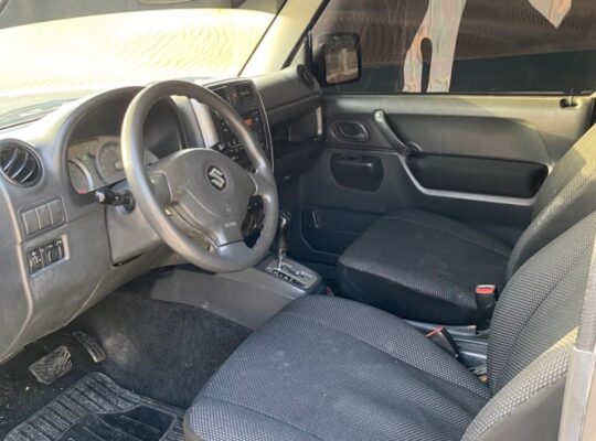 Suzuki jimny 2011 Gcc in good condition