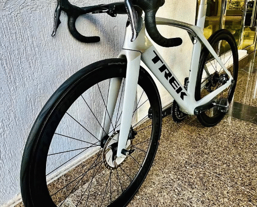 Trek Madone-SLR-06-2023 Full carbon road bike for