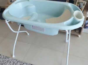 Cam baby bathtub and Cam universal stand for sale