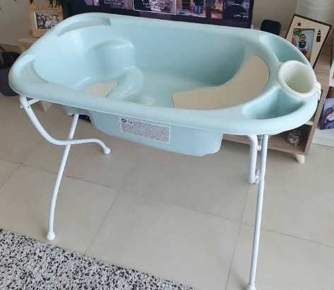 Cam baby bathtub and Cam universal stand for sale