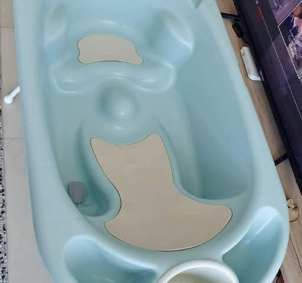 Cam baby bathtub and Cam universal stand for sale