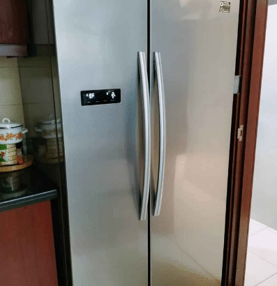 Side by side Samsung fridge for sale