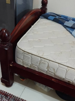 Singel Wood bed with spring mattress for sale