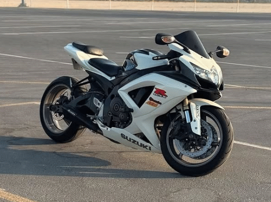 Suzuki Gsxr600 2009 Gcc in good condition for sale