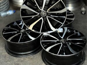 Toyota Camry 17 inch original rims for sale